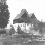 Berkovský zámeček, kolem r. 1950 - patrná je postupující navážka. Dnešní parkoviště a sousední hřiště je tvořeno 2-3m navážkou.